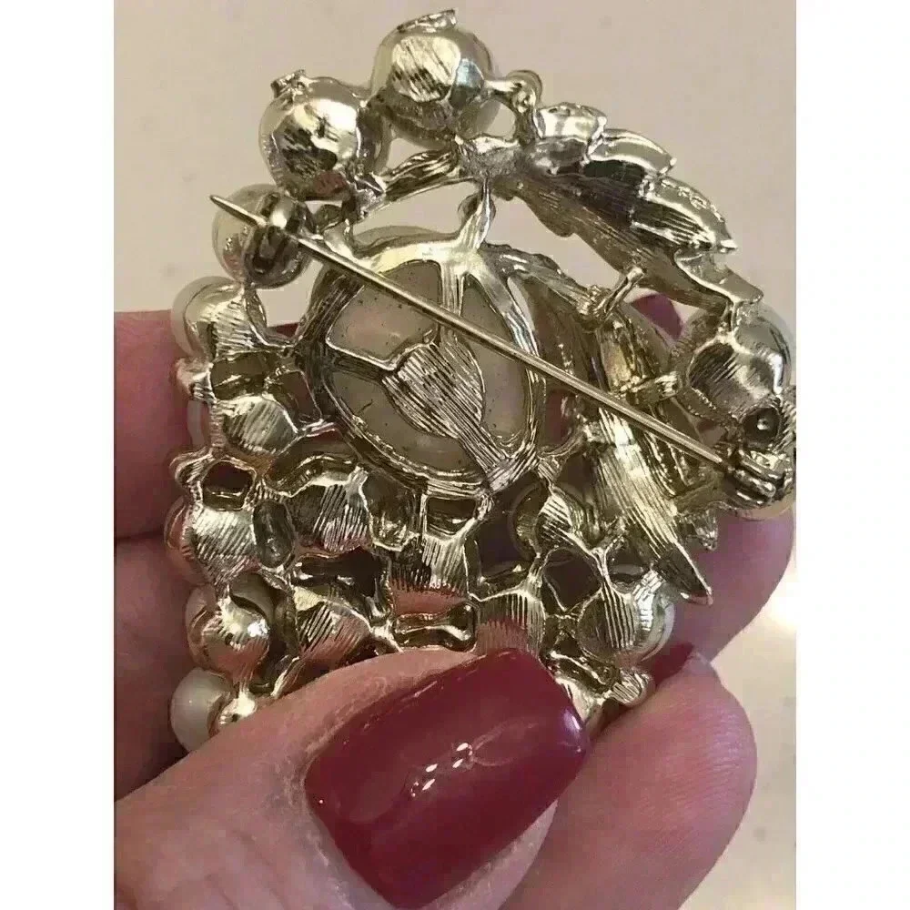 Vintage Baroque‎ Pearl Gold Tone AB Aurora Borealis Rhinestone Brooch READ